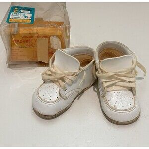 Vintage Buster Brown Winnie The Pooh Creeper Baby Shoes Sz 2 W/Original Box